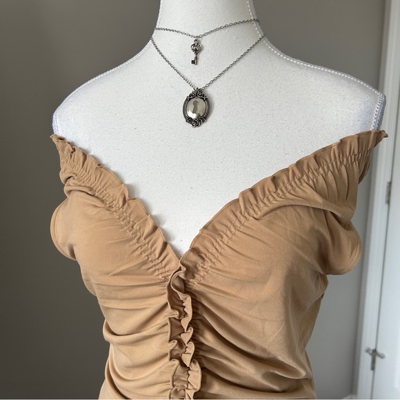 Y2K “Express” Beige/Tan Ruffle Ruched Sleeveless Top - Picture 3 of 5